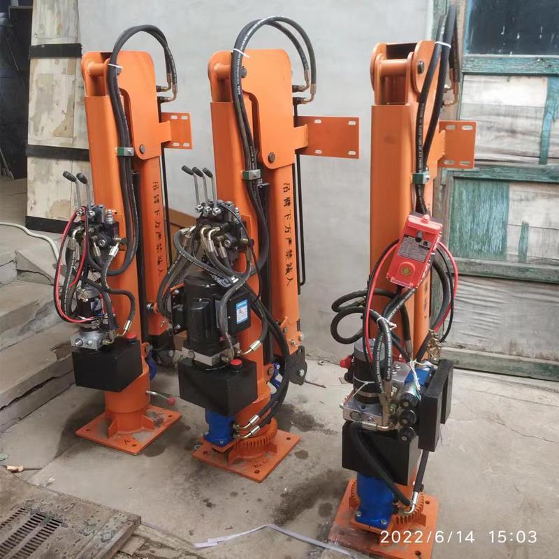 鄂尔多斯市重汽蓝牌随车吊 3.2吨 国六动力强 液压驱动 农用自卸起重机